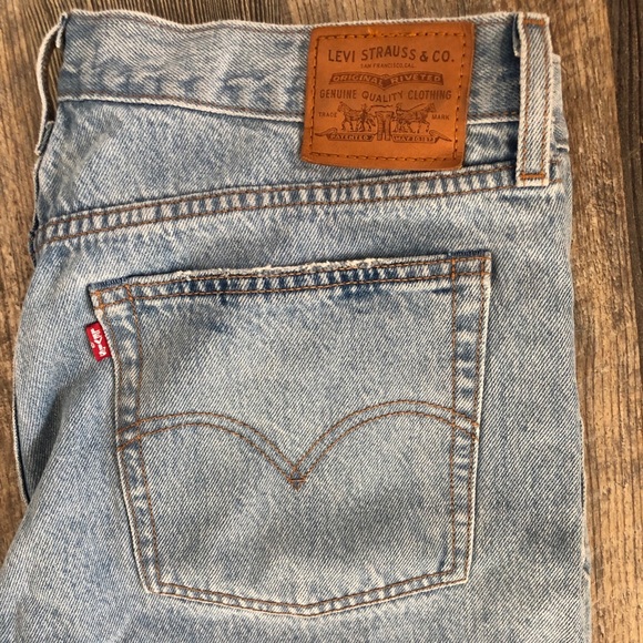 Women’s Levi wedgie size 32 jeans - Picture 3 of 4